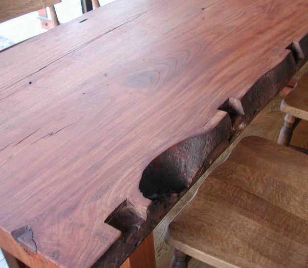 ケヤキの古材でテーブル