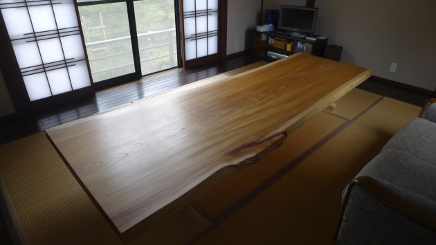 広葉樹一枚板テーブル