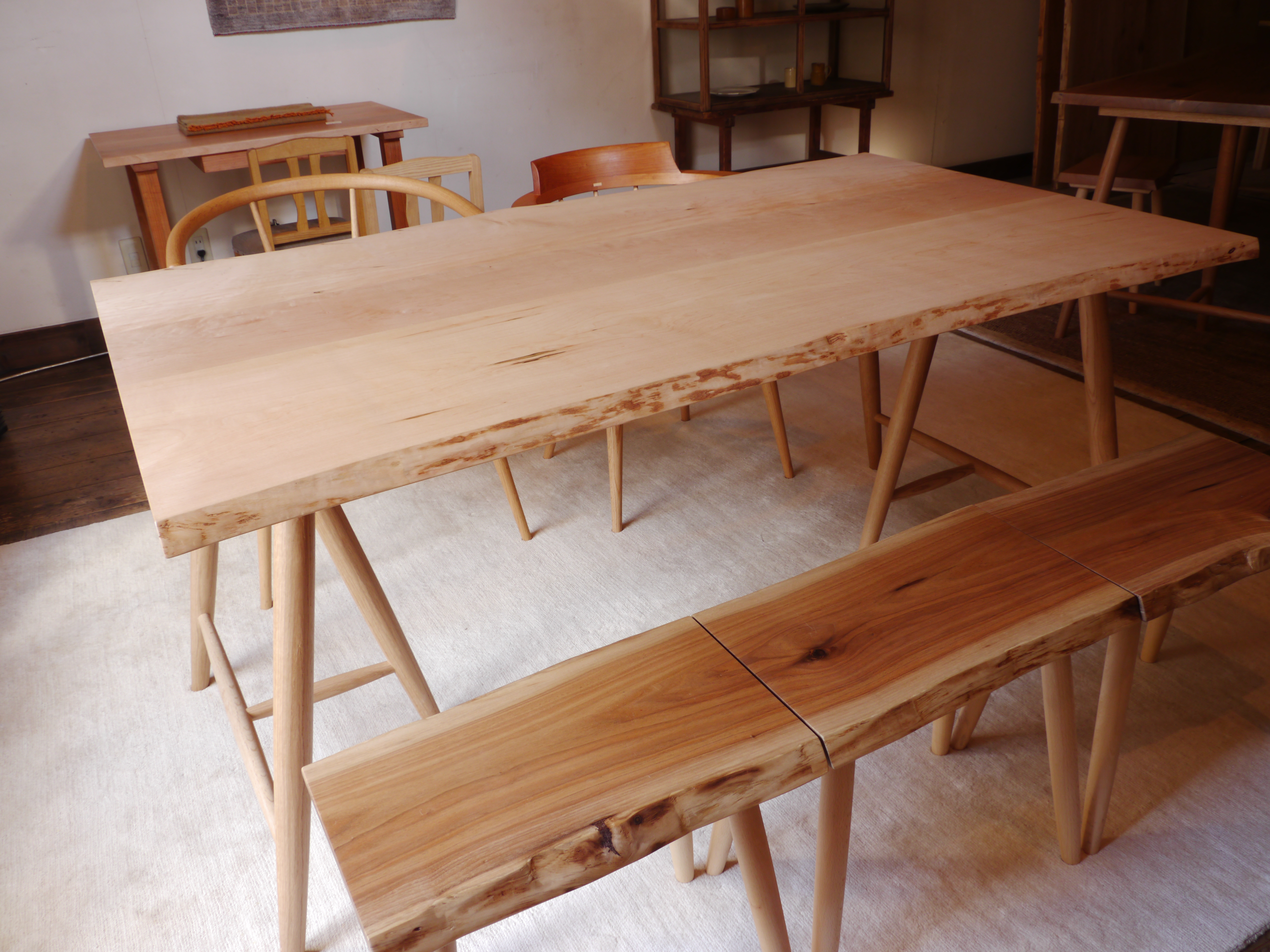 松葉屋家具店　３枚ハギテーブル　３本の木のテーブル