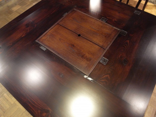オーダー家具 赤松の古材を使った炉付のテーブル