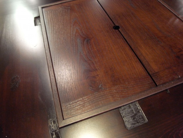 オーダー家具 赤松の古材を使った炉付のテーブル