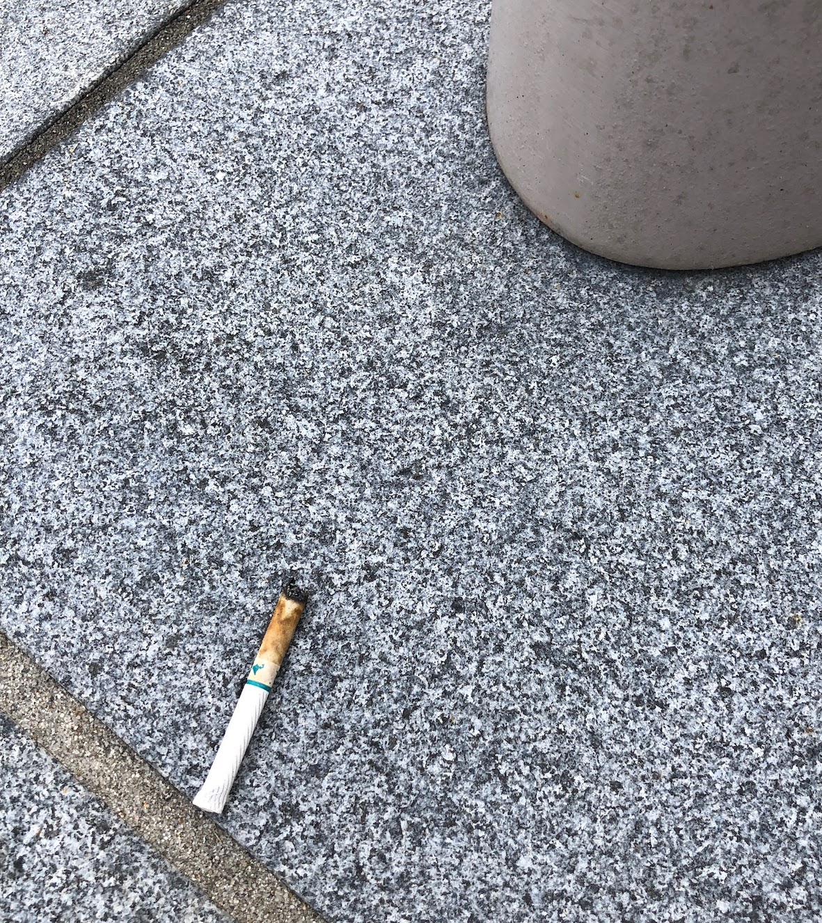 タバコのポイ捨てって なぜなくならないと思う 松葉屋家具店 公式ブログ