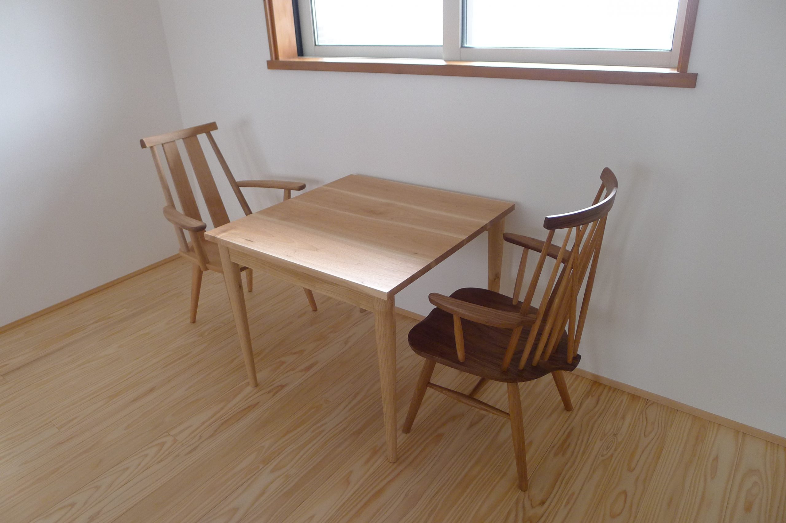 松葉屋家具店　椅子　テーブル