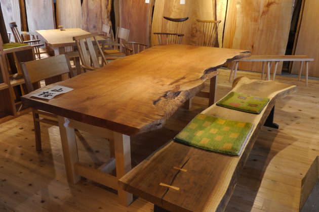 松葉屋家具店　 山桜の大きな一枚板テーブル