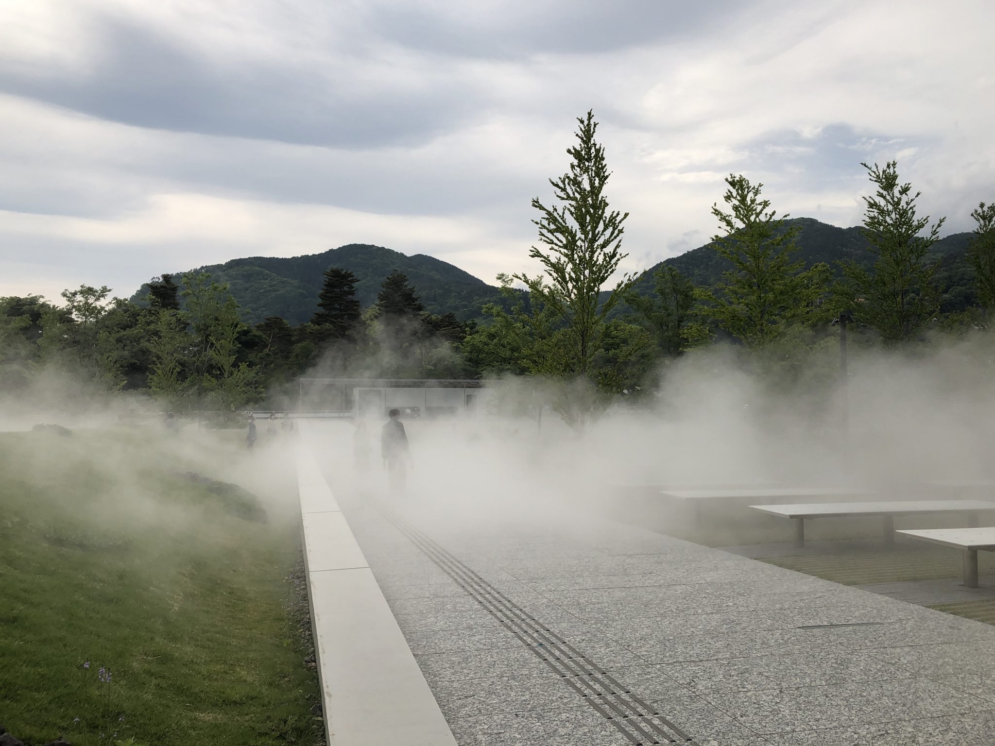 長野県立美術館　霧の彫刻