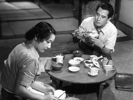 昭和期の食卓風景。映画「めし」昭和26年