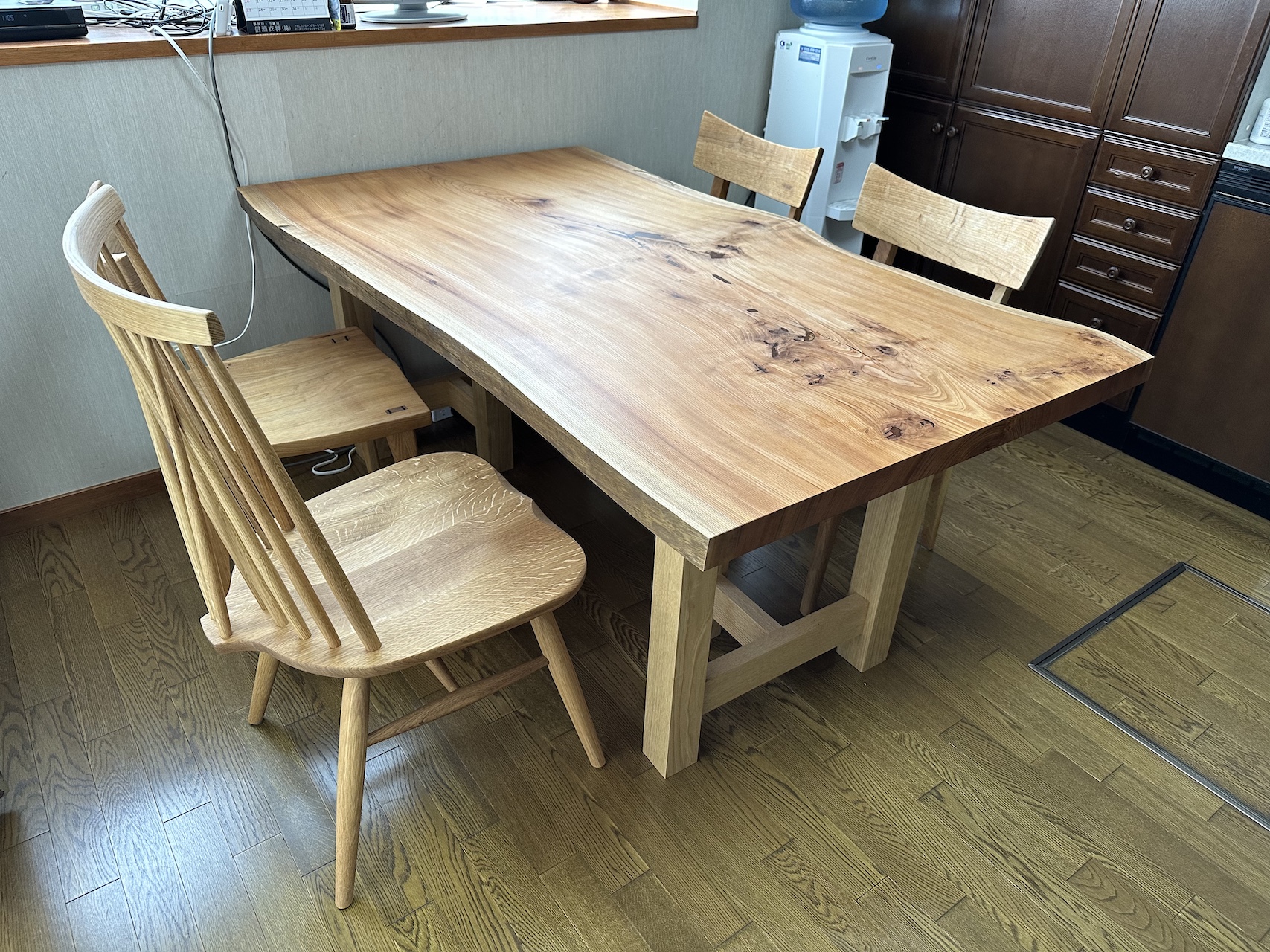 松葉屋家具店　欅　ケヤキ　一枚板テーブル