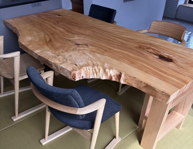 松葉屋家具店　一枚板　ダイニングテーブル　栃