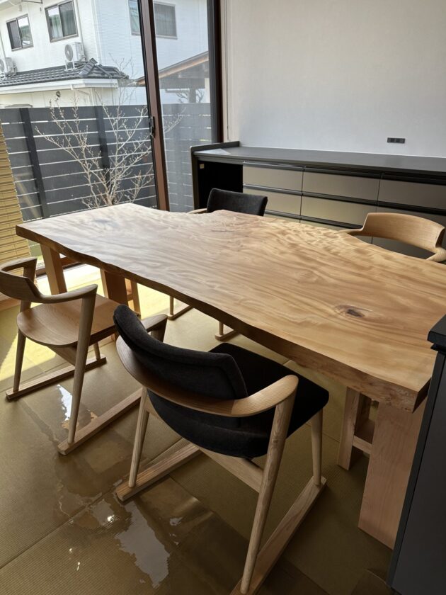 松葉屋家具店　一枚板　ダイニングテーブル　栃
