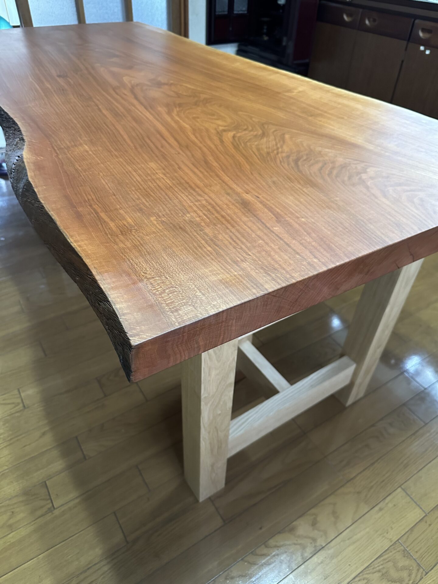 松葉屋家具店　一枚板　ダイニングテーブル　山桜