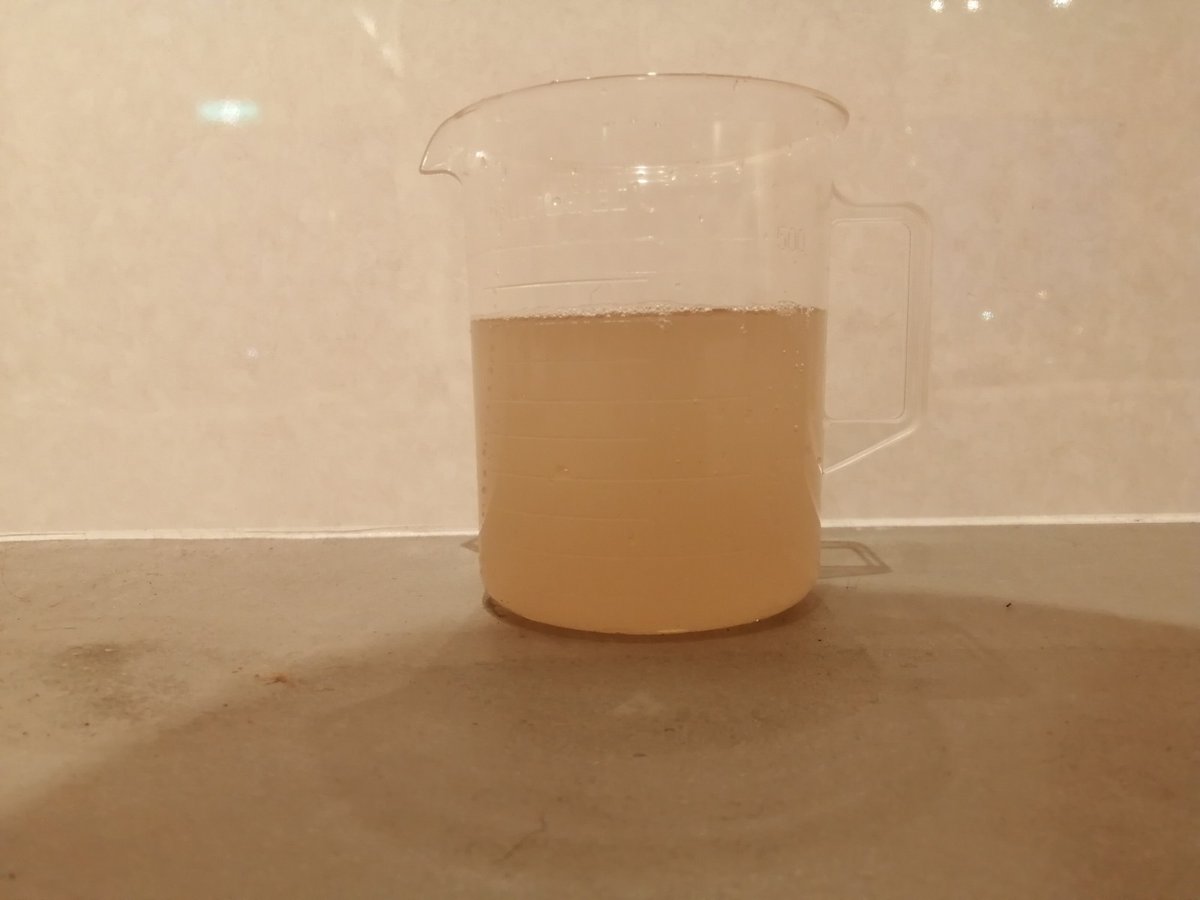 五年使ったギャッベを洗ったあとの、濁った水